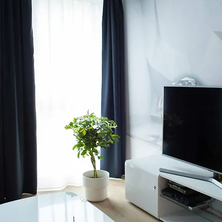 Apartment 3d Spring *